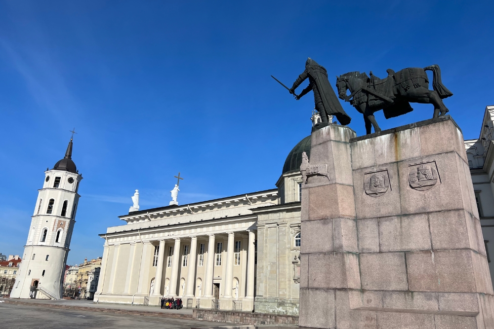 Vilnius Cathedral and bell tower (2)