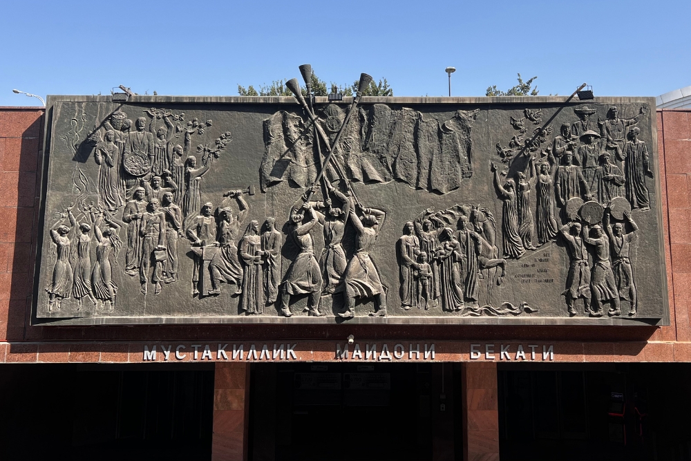 Mustakillik Maydoni (Мустакиллик Майдони) - "Independence Square"