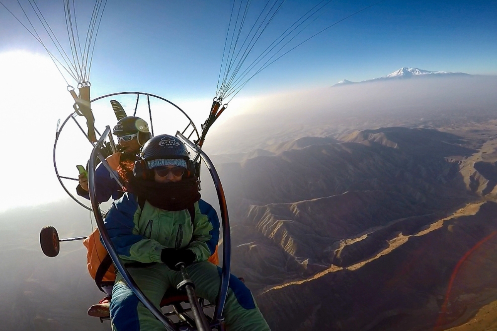 Armenia – Paragliding in the Armenian Mountains Armenia – Paragliding in the Armenian Mountains