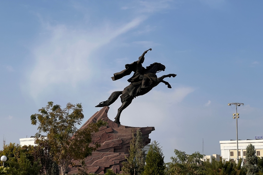 Jaloladdin Manguberdi Monument