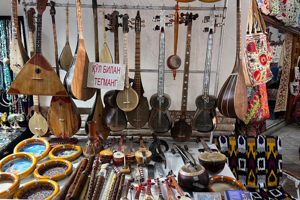 national music instruments Taqi-Telpakfurushon Market