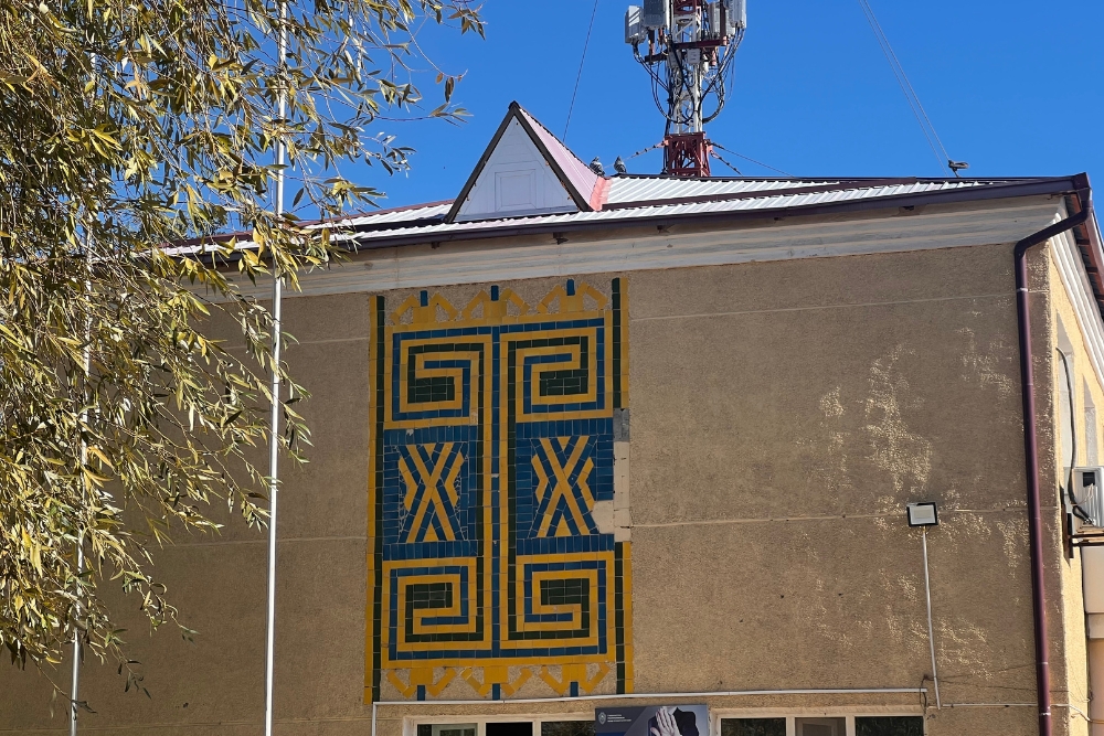 school facade mosaic Nukus