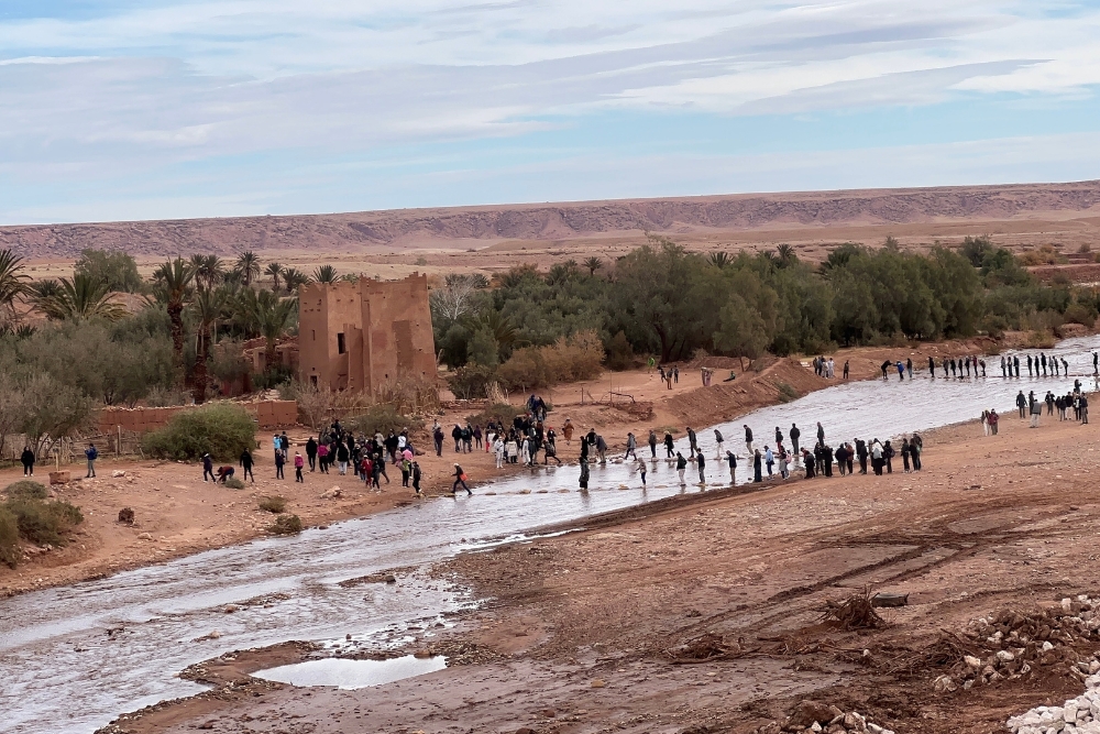 people crossing the river Aït Ben Haddou Morocco