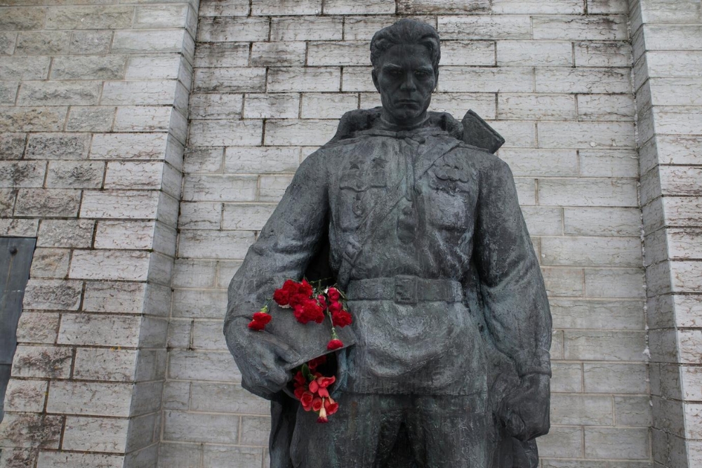ERR News Bronze Soldier Monument