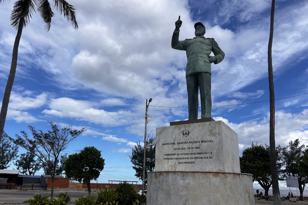 Samora Machel Statue, Beira, Mozambique Samora Machel Statue Beira Mozambique