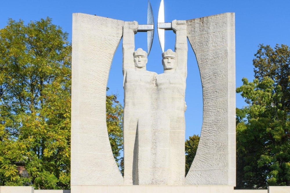 Visit Estonia Monument Glory to Work