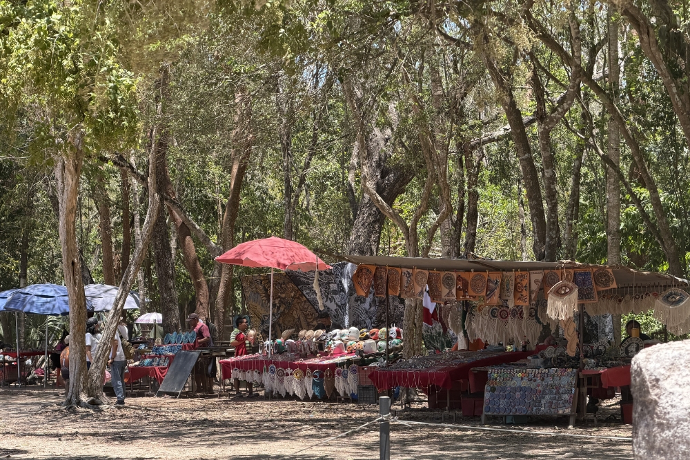 Local vendors Chichén Itzá