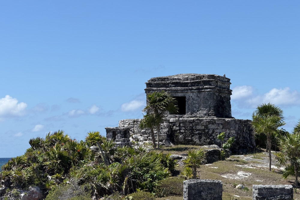 Templo del Dios del Viento Temple of the Wind God Tulum ruins